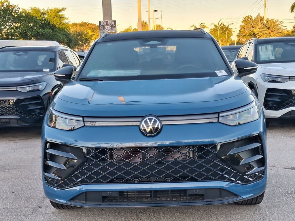 New 2026 Volkswagen Tiguan SE R-Line FWD image 2