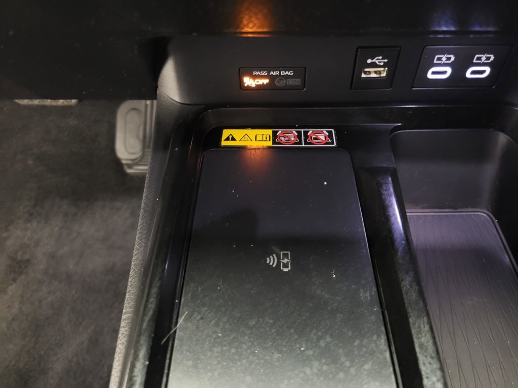 Used 2025 Toyota Camry LE image 7