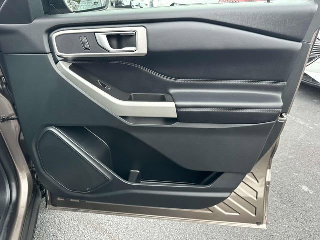 Used 2021 Ford Explorer XLT AWD/4WD image 6