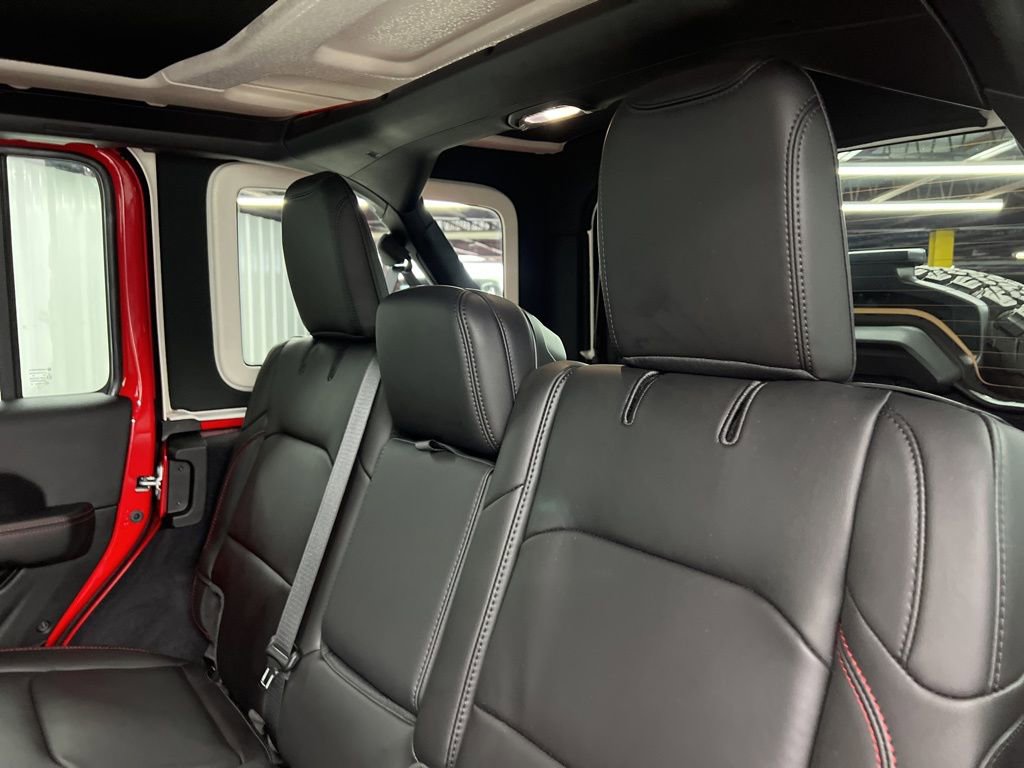 Used 2025 Jeep Wrangler Unlimited Rubicon image 13