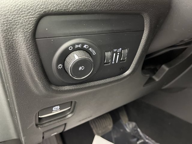 Used 2023 Jeep Grand Cherokee L Limited AWD/4WD image 32