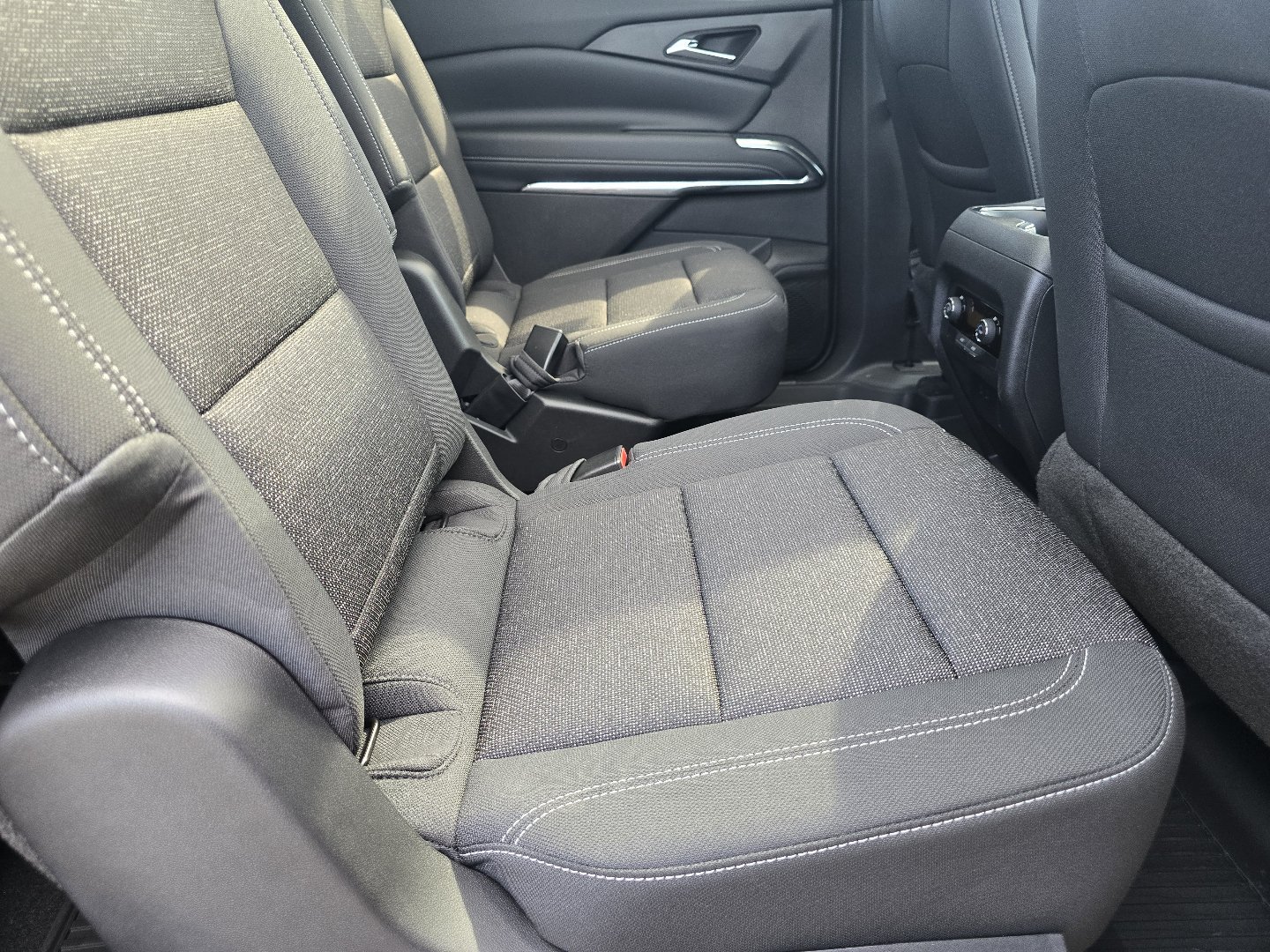 New 2027 Chevrolet Traverse LT w/ Sun and Wheel Package AWD/4WD image 11