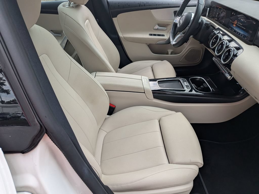 Used 2025 Mercedes-Benz CLA 250 image 29