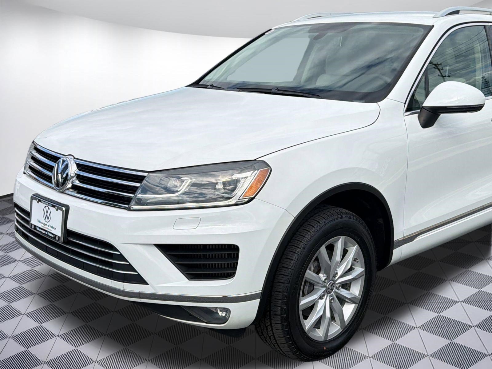 Used 2016 Volkswagen Touareg Sport AWD/4WD image 19
