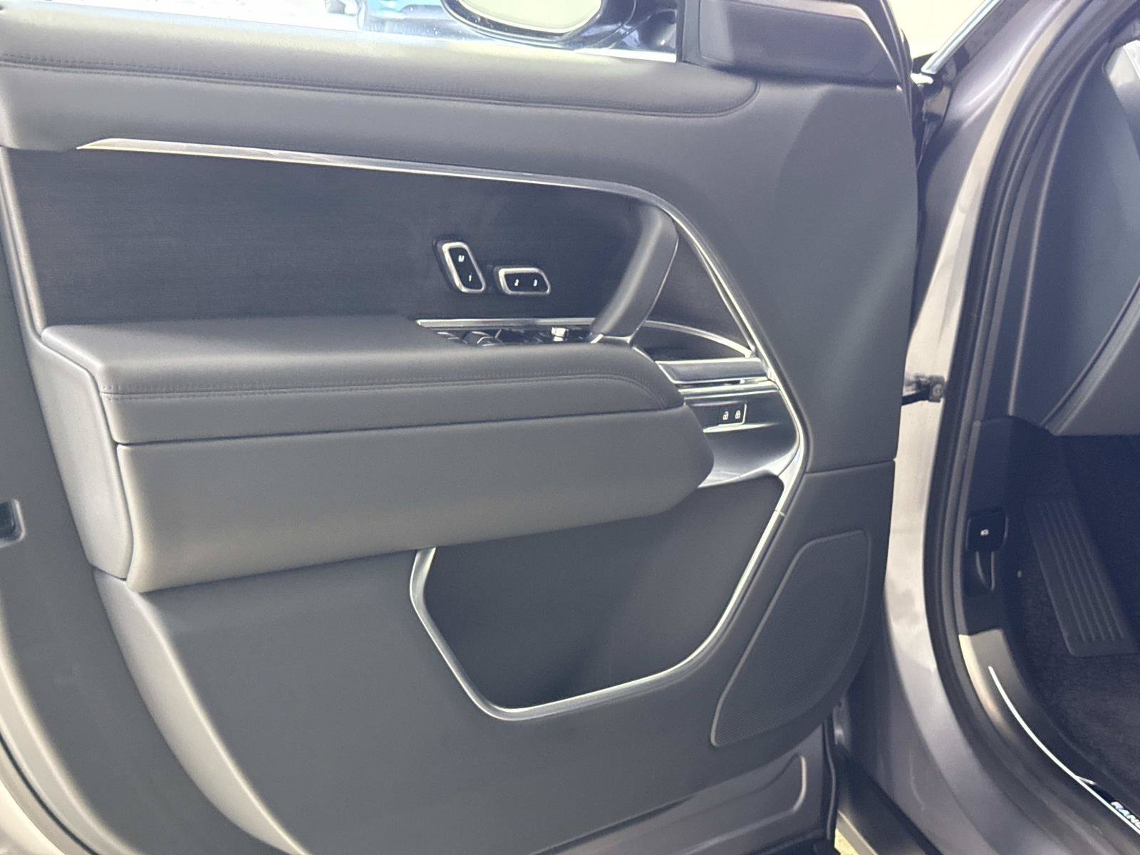New 2026 Land Rover Range Rover SE AWD/4WD image 17