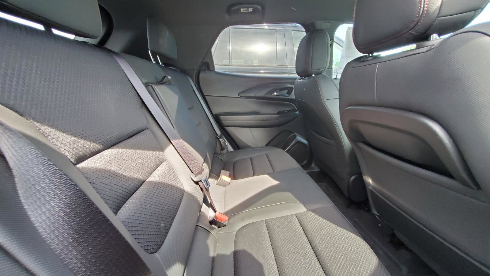 Used 2023 Chevrolet TrailBlazer RS w/ Sun and Liftgate Package FWD image 6