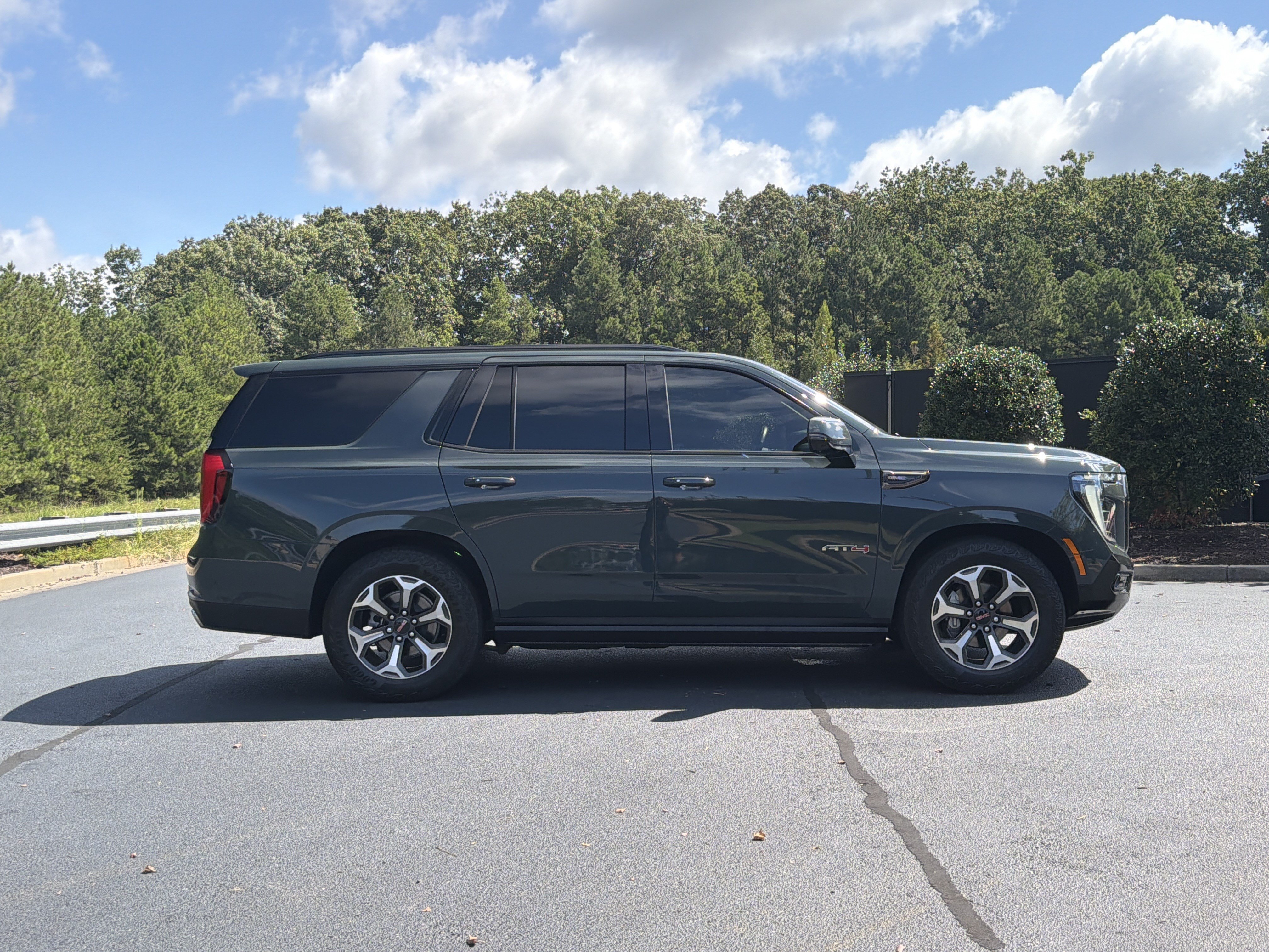 Used 2025 GMC Yukon AT4 Ultimate AWD/4WD image 15
