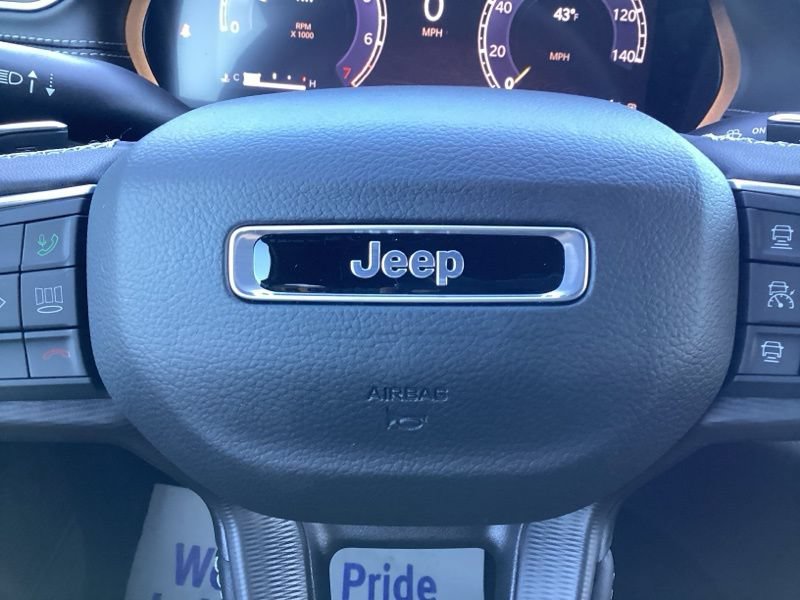 New 2025 Jeep Grand Cherokee 4WD image 32