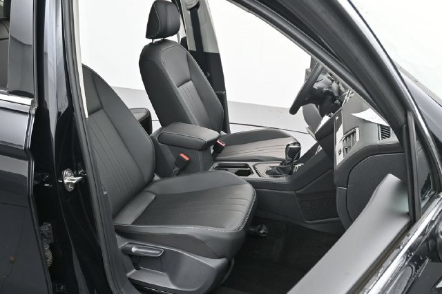 Used 2023 Volkswagen Tiguan SE FWD image 31