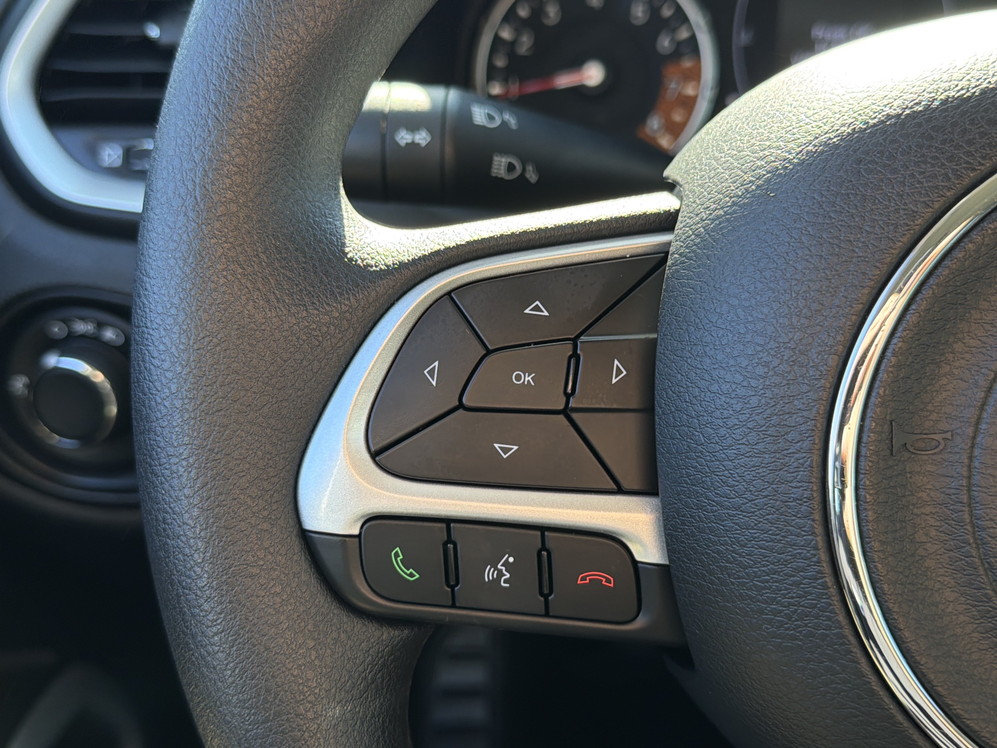 Used 2019 Jeep Renegade Sport w/ UConnect 7.0 Group AWD/4WD image 16