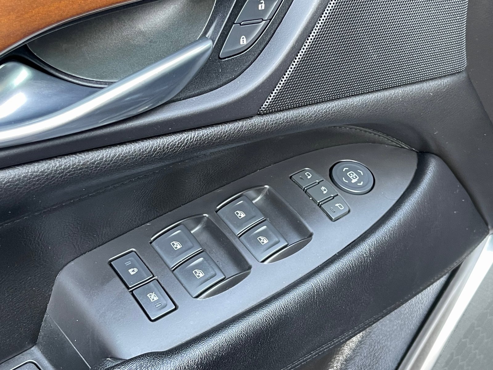 Used 2017 Cadillac Escalade ESV Premium Luxury image 15