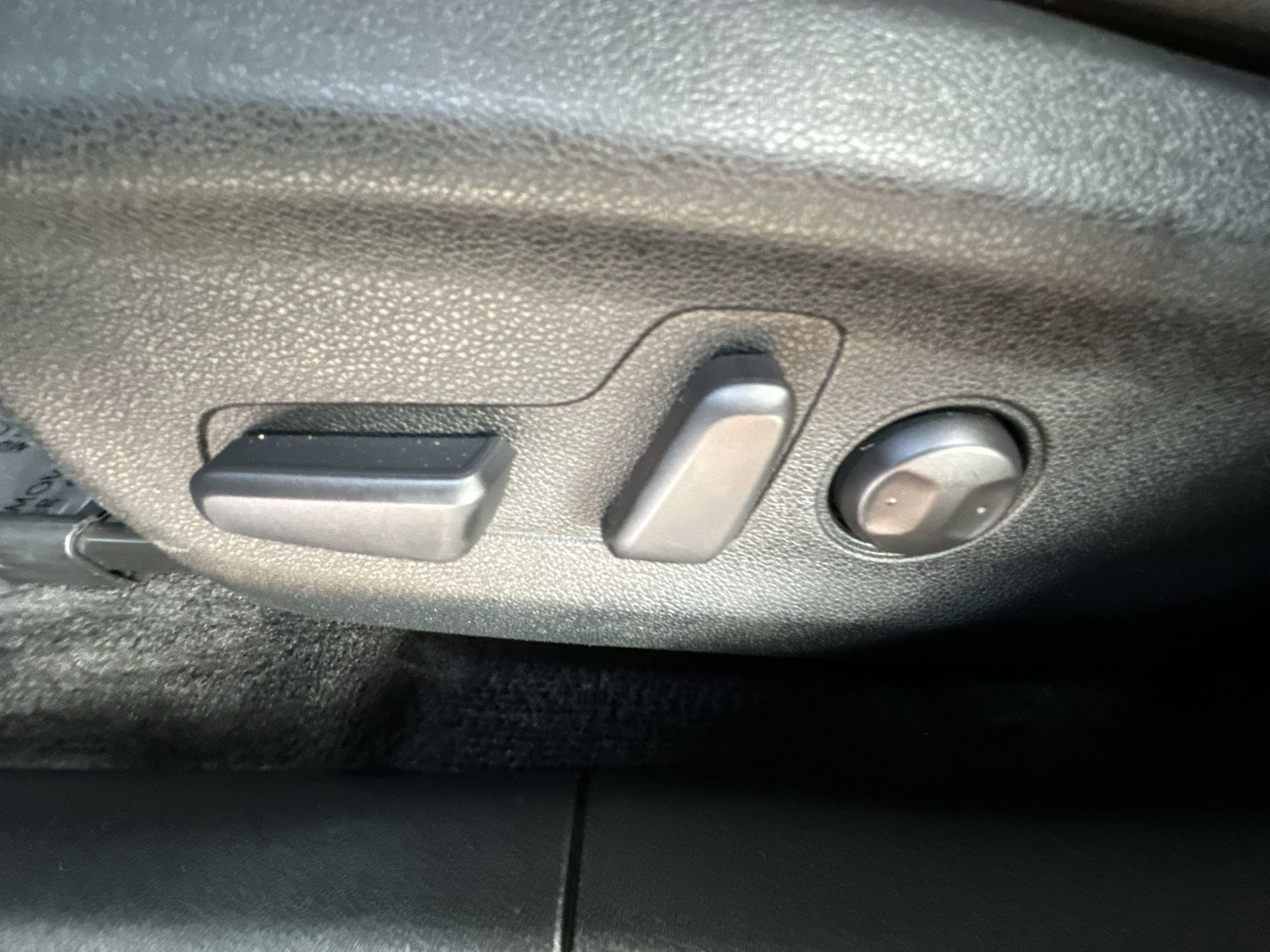 Used 2022 Kia Niro EX Premium w/ Cold Weather Package image 14