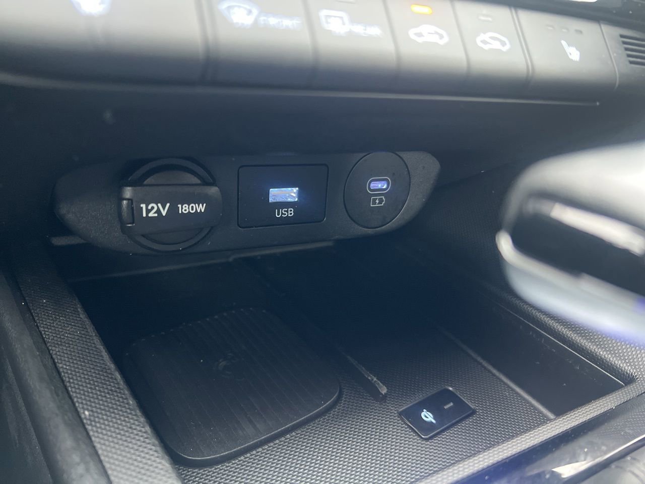 Used 2024 Hyundai Elantra SEL w/ Convenience Package image 30