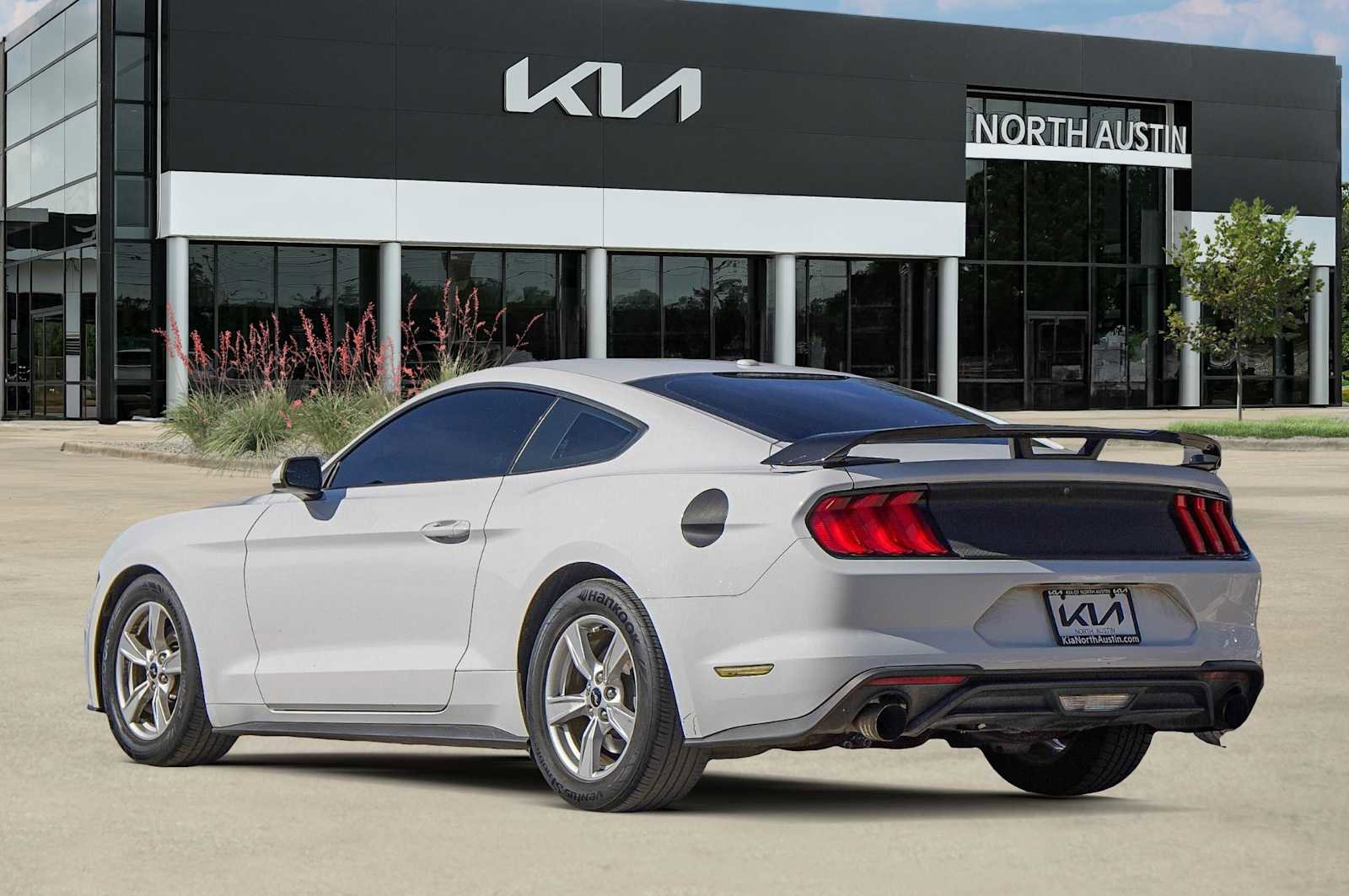 Used 2020 Ford Mustang Coupe image 5