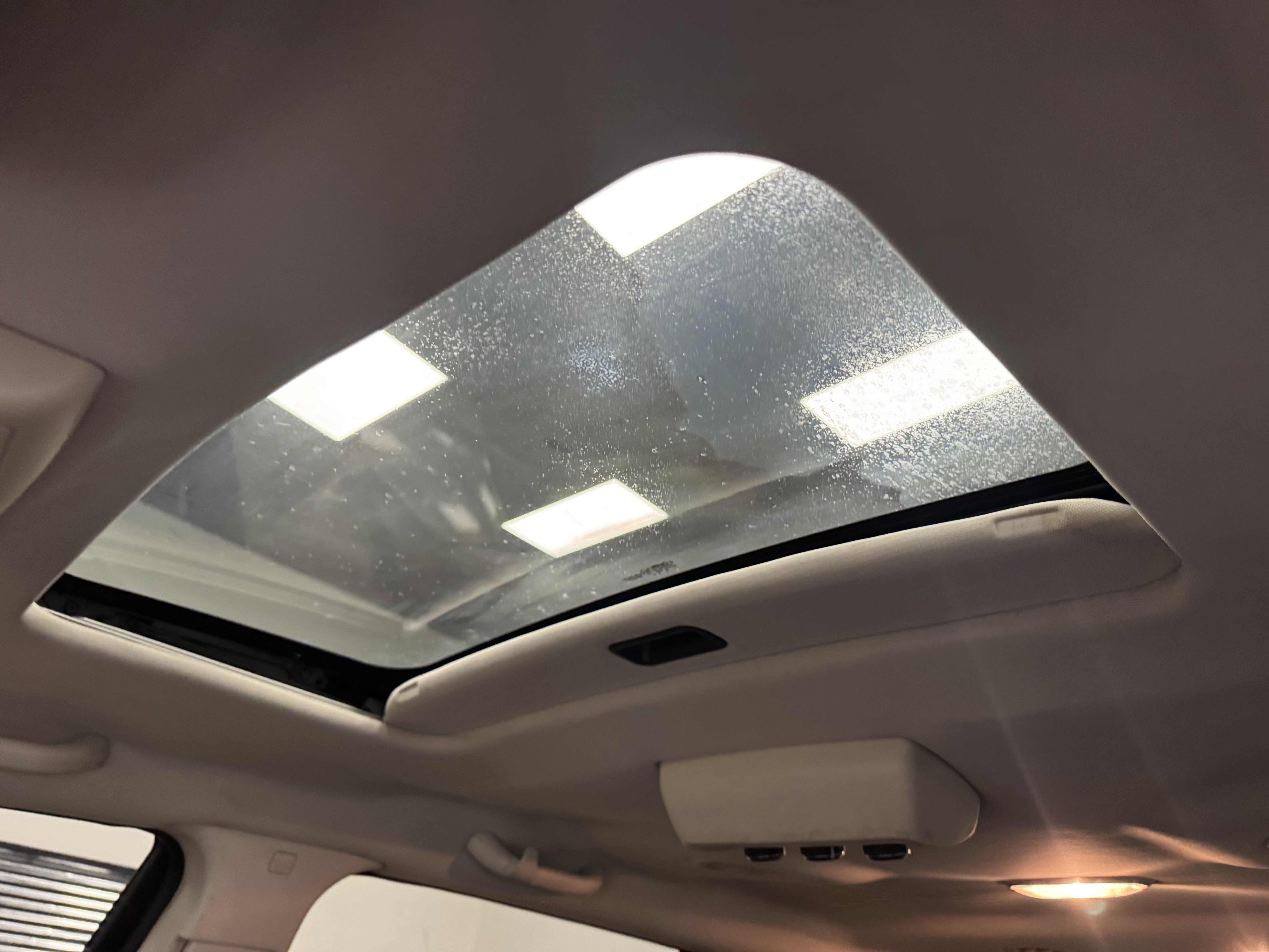 Used 2010 Dodge Journey SXT w/ Flexible Seating Group image 16