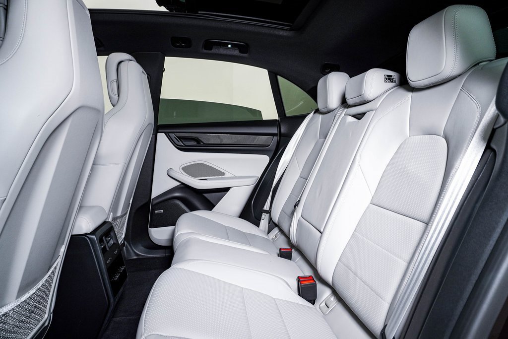 New 2025 Porsche Macan 4 Electric image 17