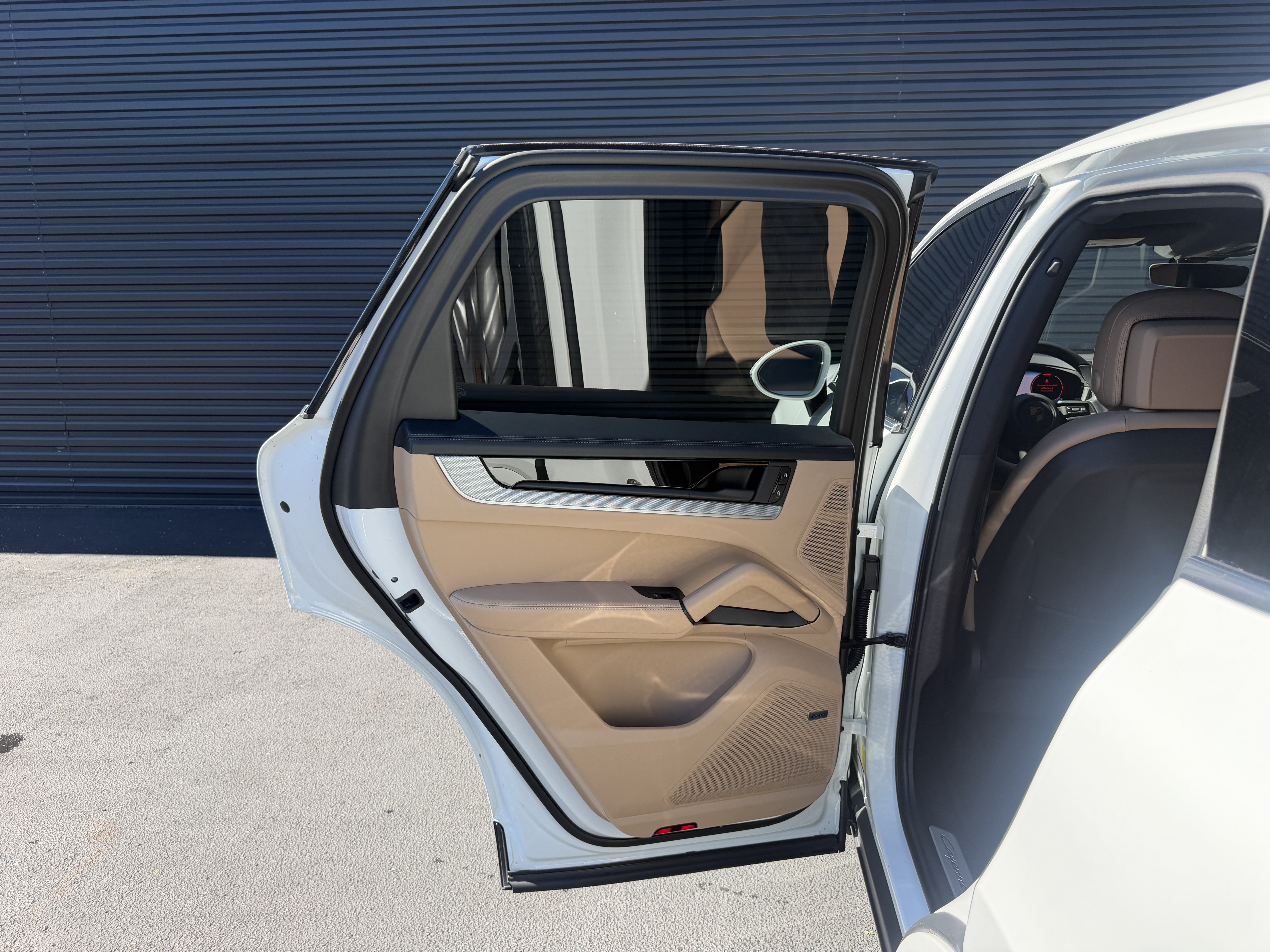 Certified 2025 Porsche Cayenne AWD/4WD image 23