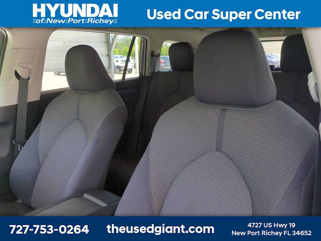 Used 2023 Toyota Highlander LE FWD image 7