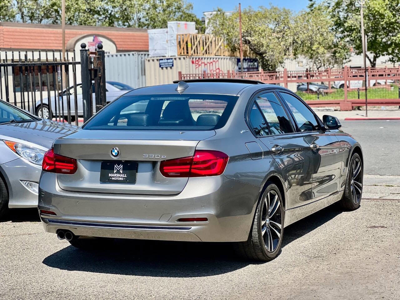 Used 2018 BMW 330e RWD image 4