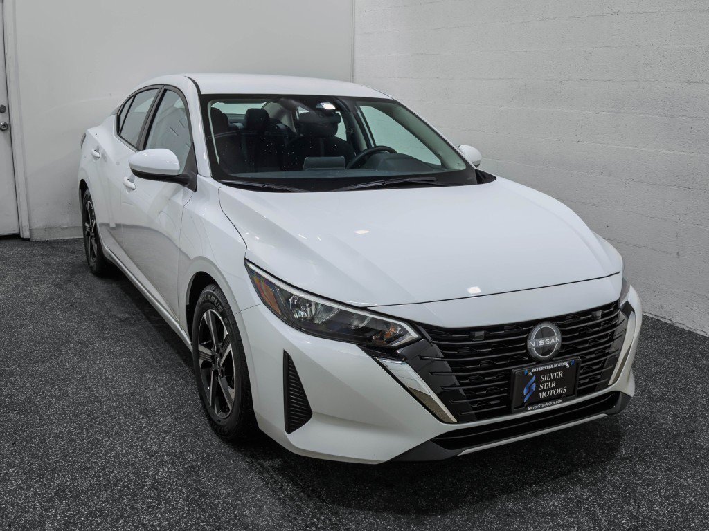 Used 2025 Nissan Sentra SV image 2