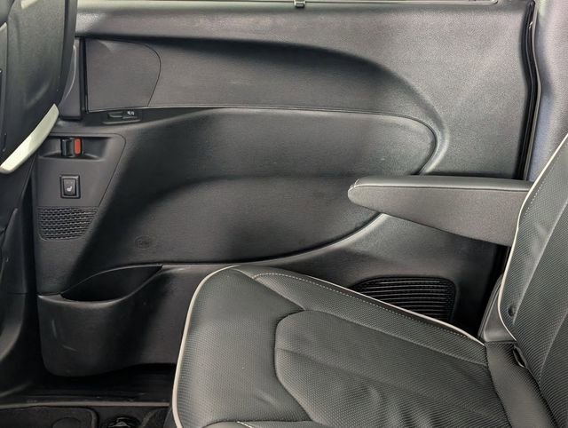 Certified 2024 Chrysler Pacifica Limited w/ Uconnect Theater Family Group image 30