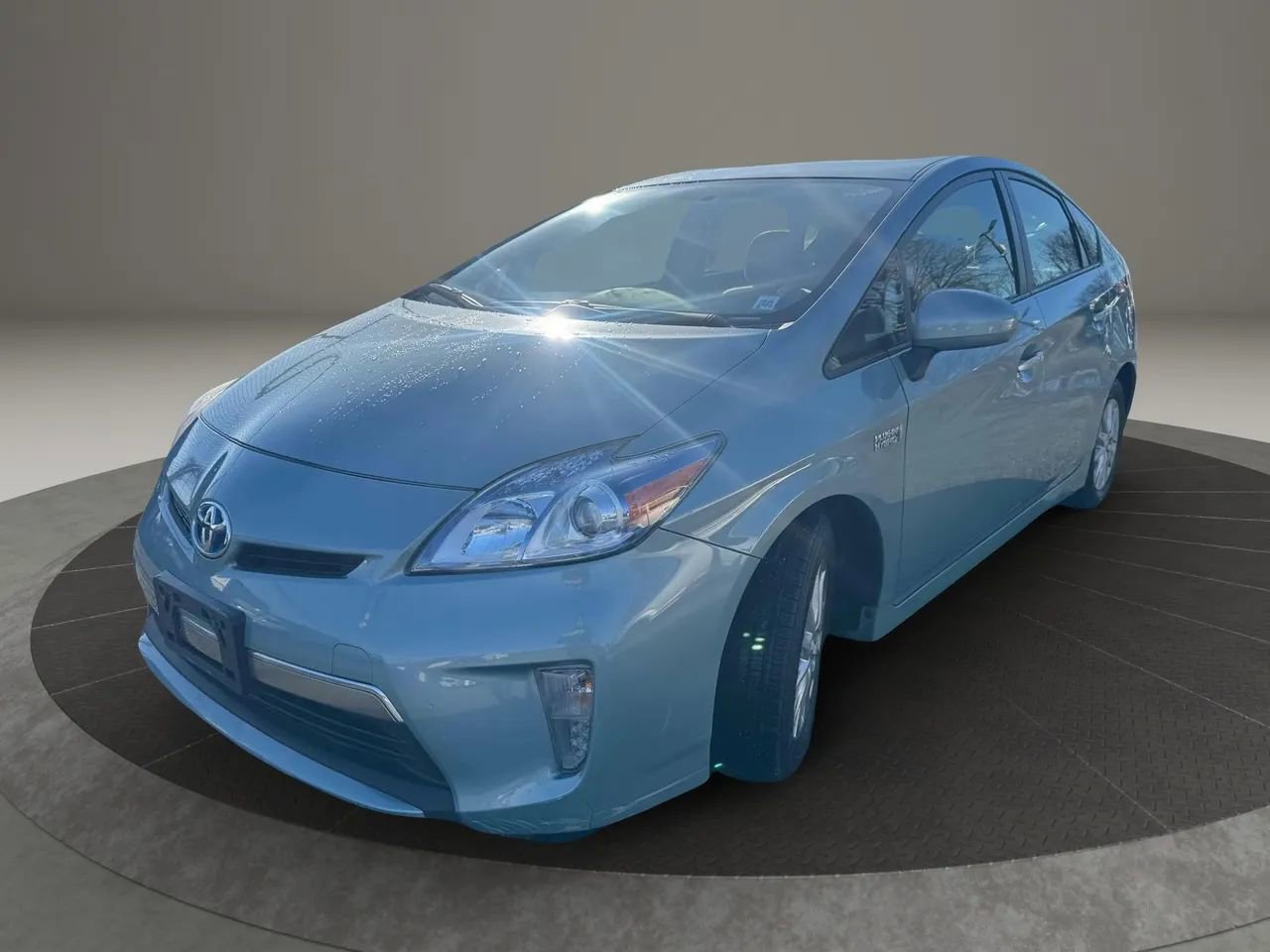Used 2015 Toyota Prius Plug-In Hybrid image 3