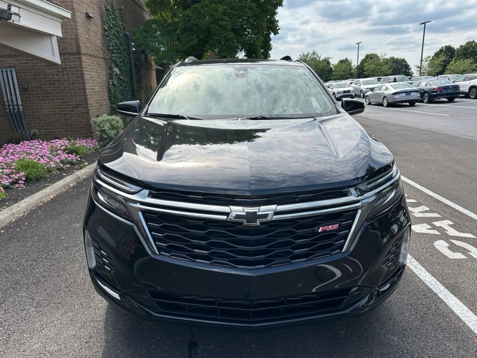 Used 2023 Chevrolet Equinox RS FWD image 2