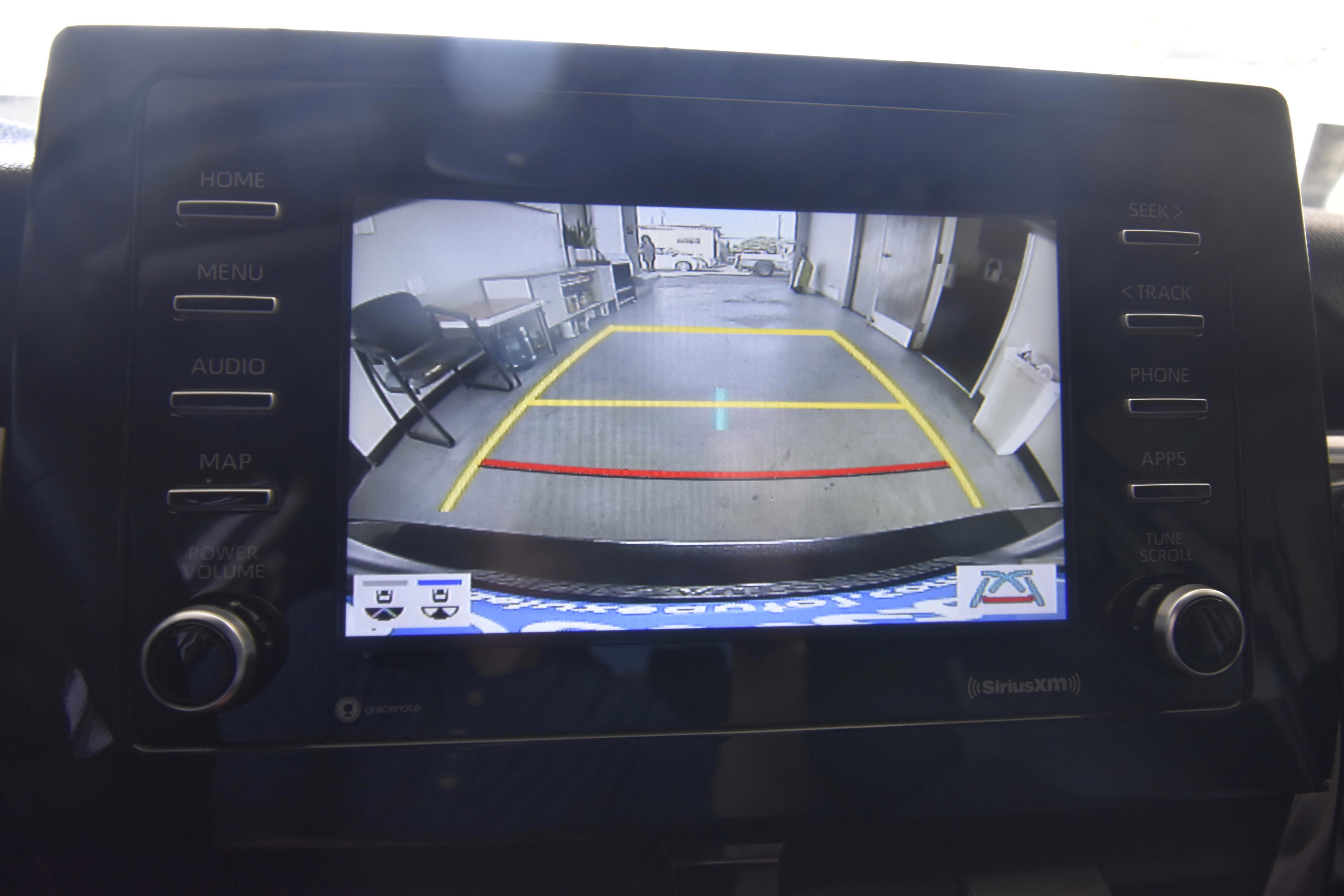 Used 2022 Toyota Camry SE image 7