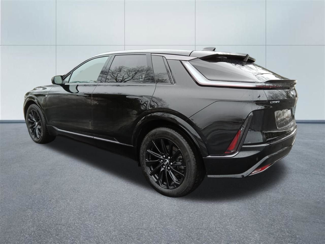 Used 2024 Cadillac Lyriq Sport image 3