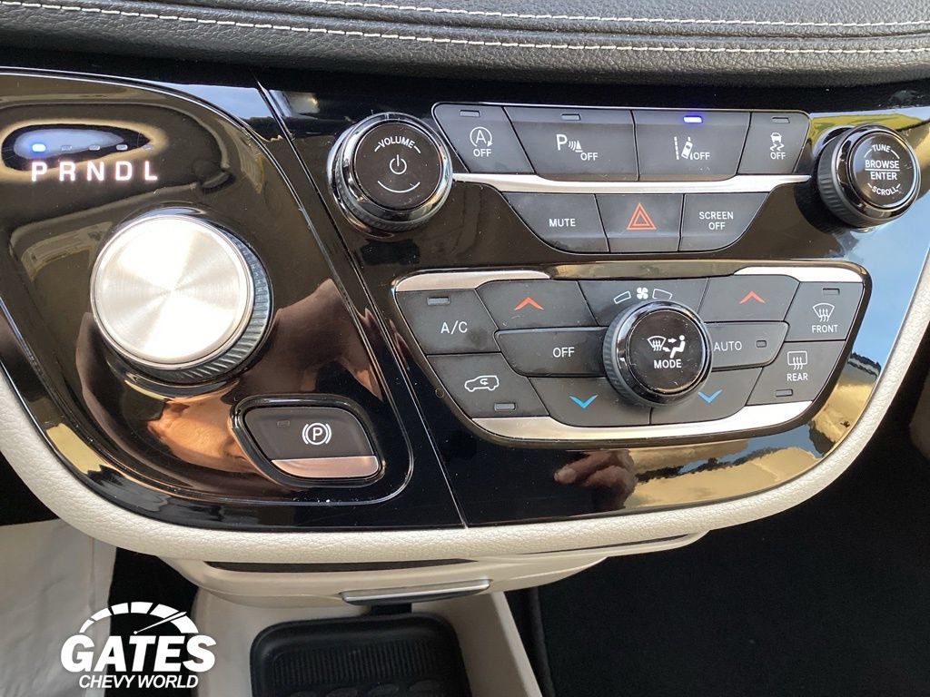 Used 2021 Chrysler Pacifica Touring-L FWD image 21