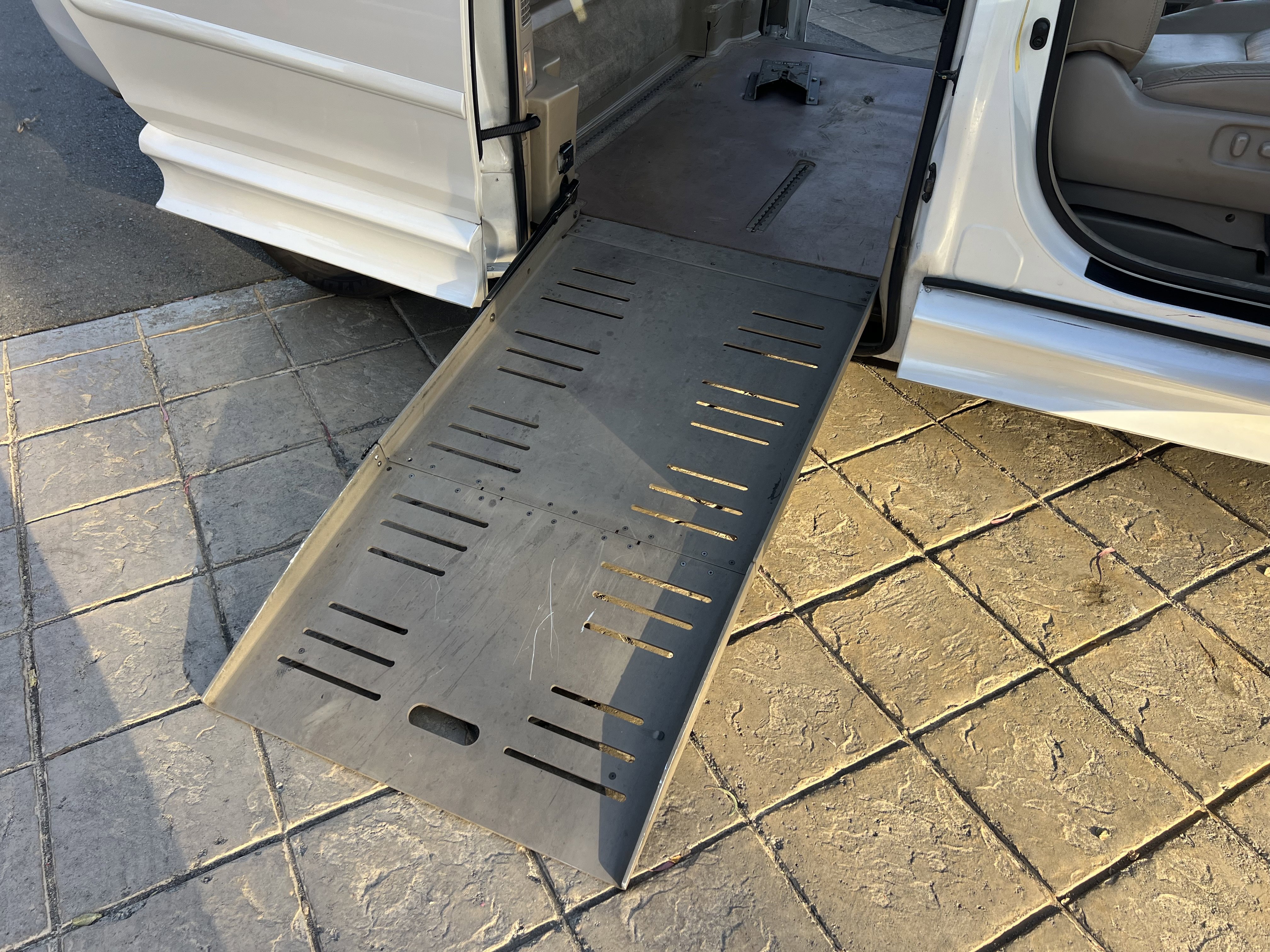 Used 2008 Toyota Sienna XLE image 19