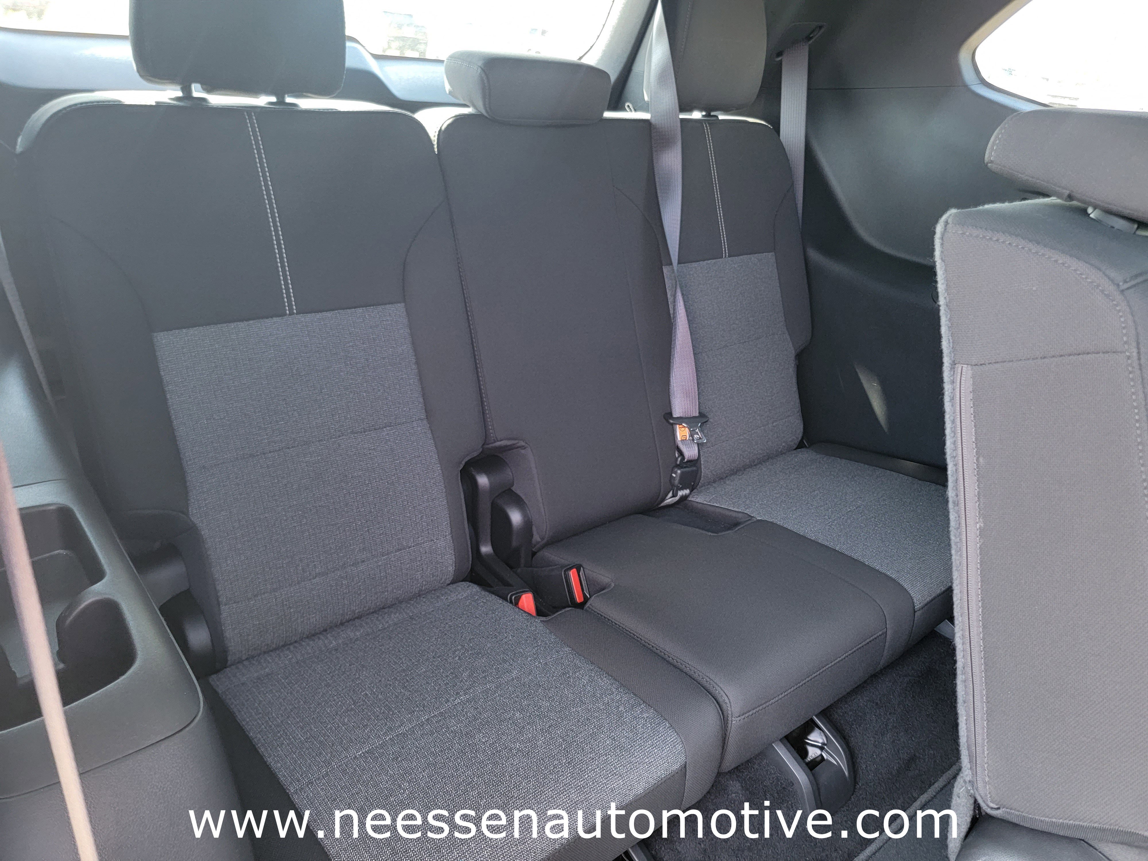 Used 2025 GMC Acadia Elevation image 13