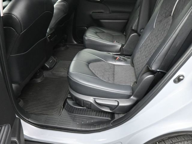 Used 2024 Toyota Highlander XLE image 19