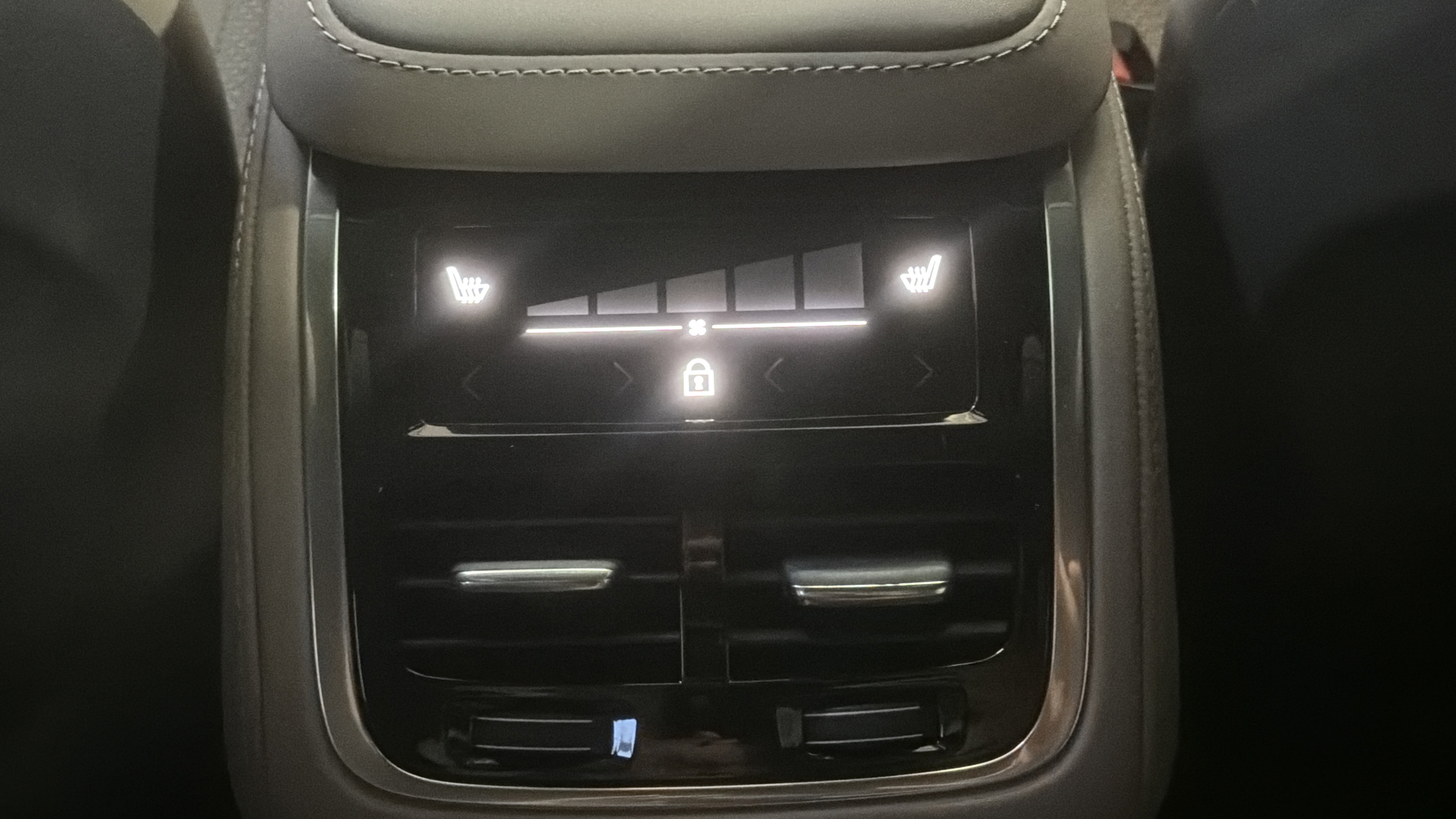 Certified 2026 Volvo XC90 B6 Plus w/ Protection Package Premier AWD/4WD image 30