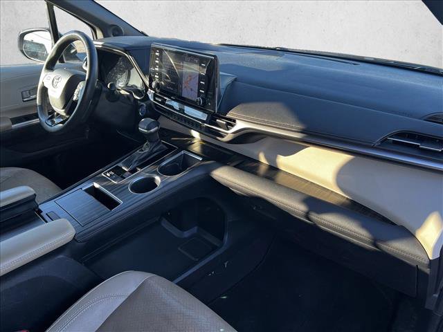 Used 2021 Toyota Sienna Limited image 21