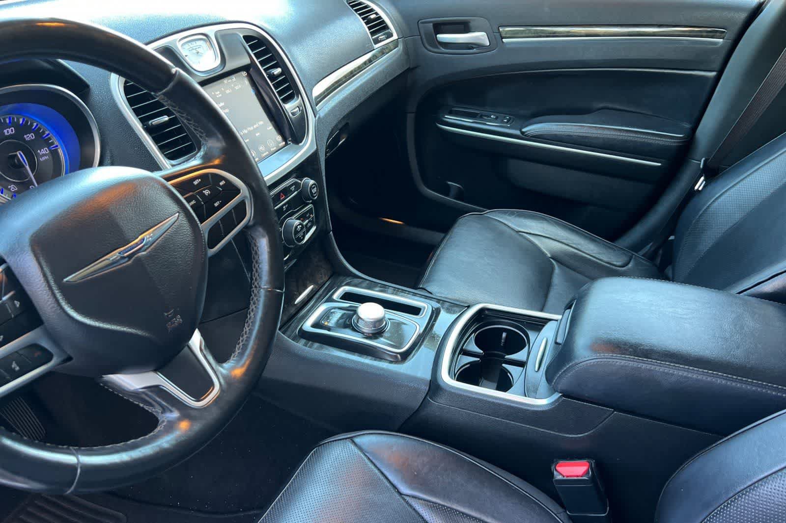 Used 2019 Chrysler 300 Limited RWD image 12