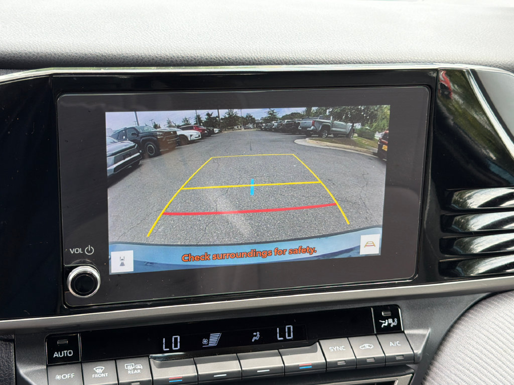 Used 2025 Toyota Camry SE w/ Convenience Package FWD image 31