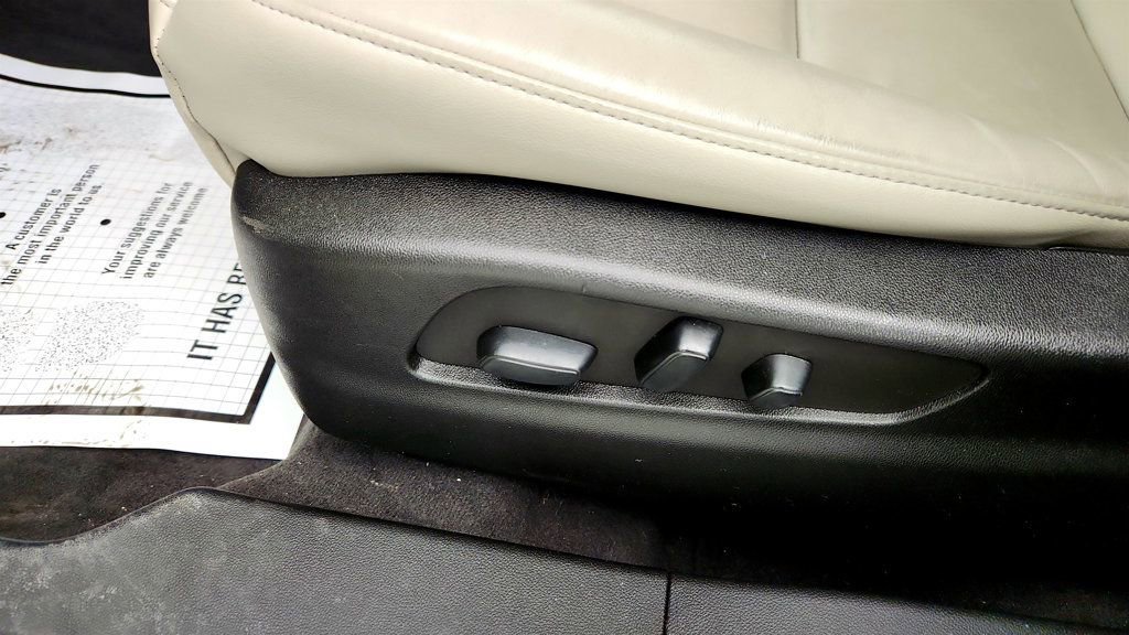 Used 2023 Cadillac XT4 Premium Luxury w/ Enhanced Visibility Package image 12