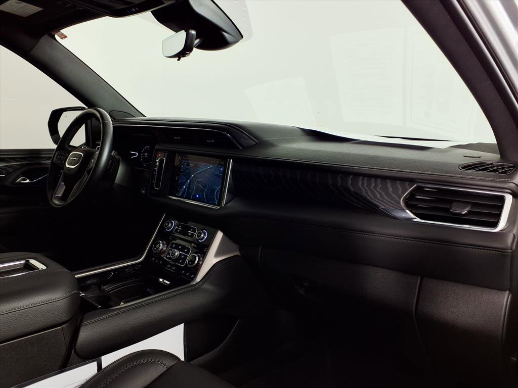 Used 2023 GMC Yukon XL Denali w/ Denali Reserve Package image 10
