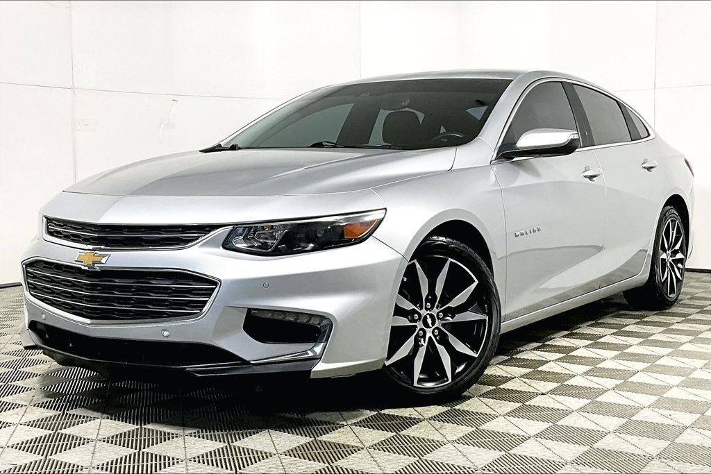 Used 2017 Chevrolet Malibu LT w/ Driver Confidence Package image 2