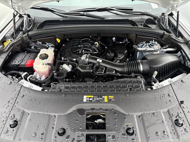 Used 2025 Jeep Grand Cherokee Laredo image 13