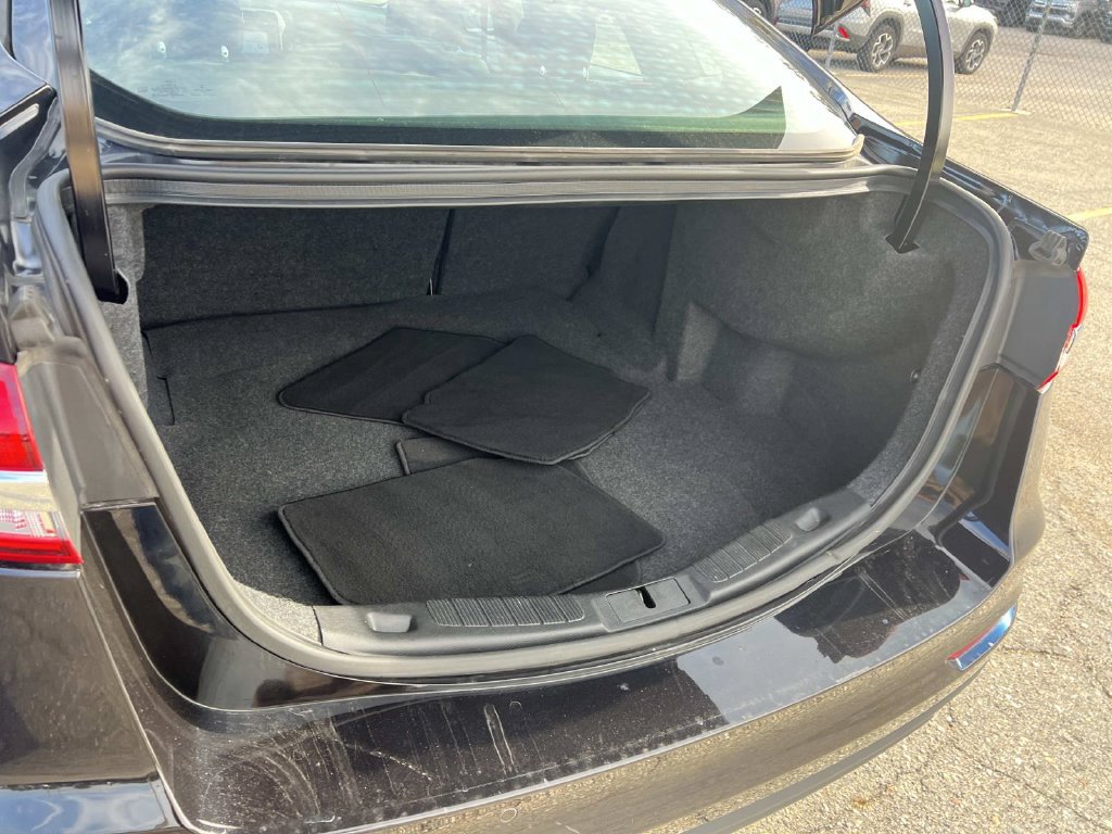Used 2020 Ford Fusion SE FWD image 11