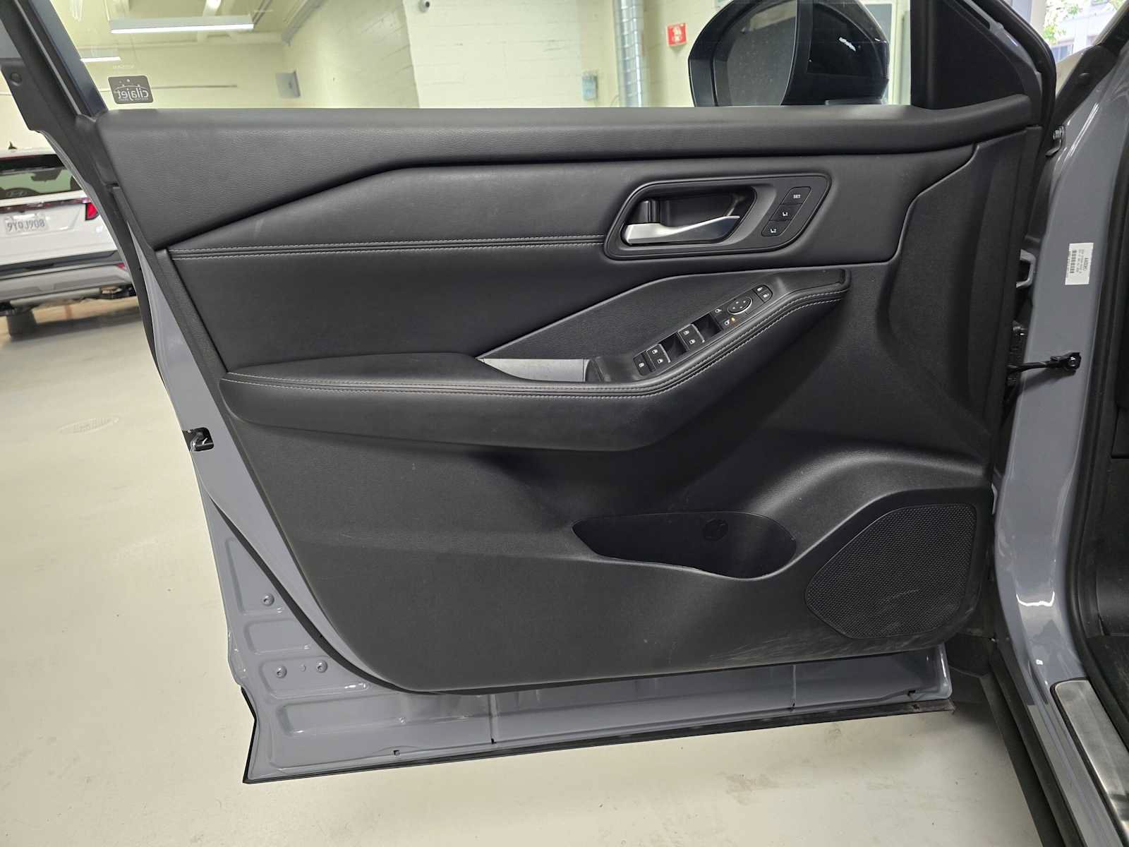 Used 2024 Nissan Rogue SL w/ SL Premium Package FWD image 18