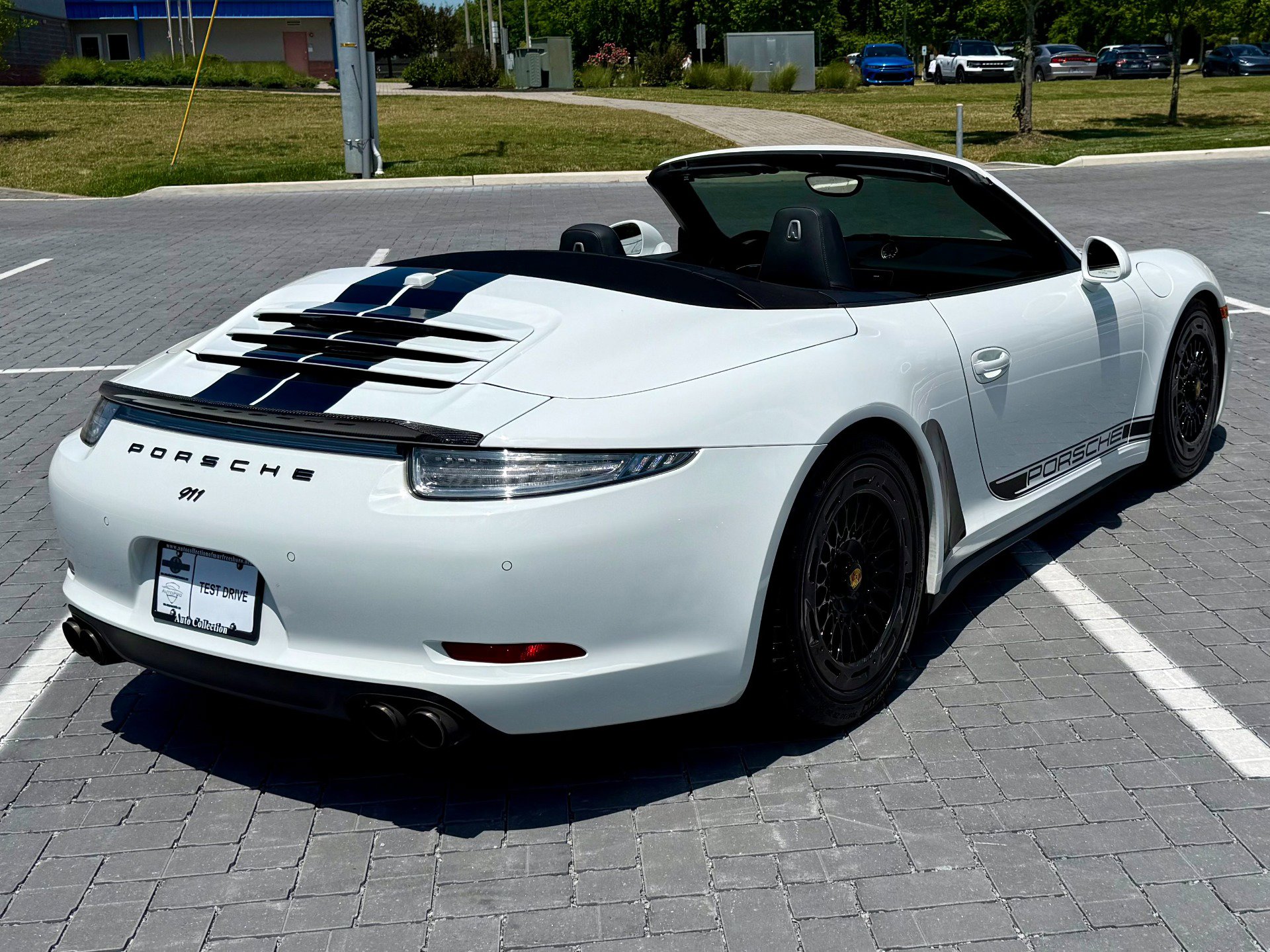 Used 2014 Porsche 911 Carrera 4 AWD/4WD image 3