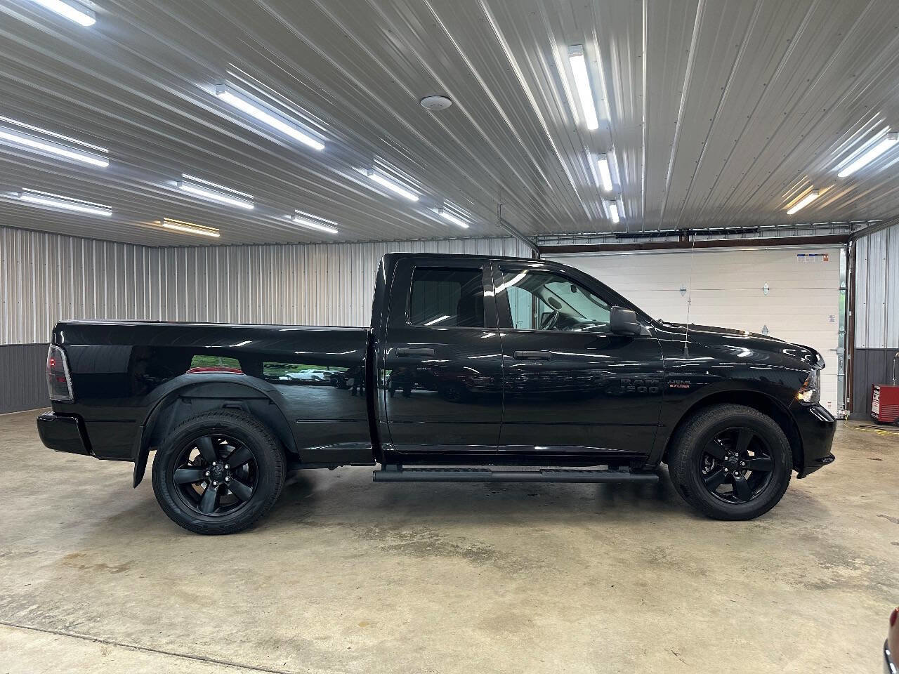 Used 2018 RAM 1500 Express w/ Black Ram 1500 Express Group AWD/4WD image 2