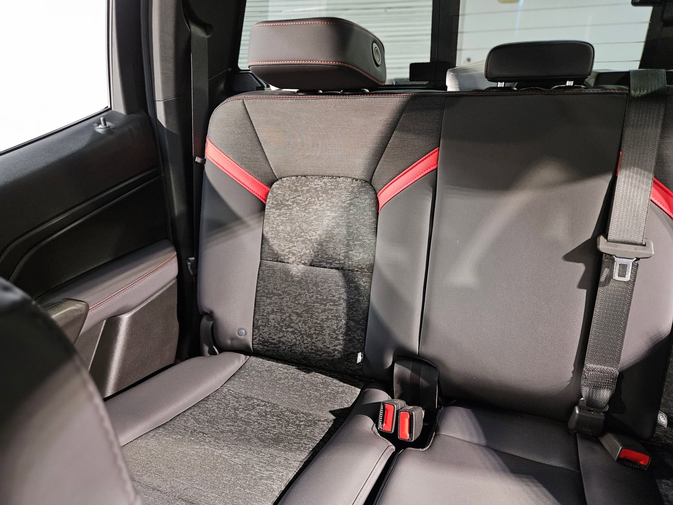 Used 2025 Chevrolet Colorado Z71 image 12