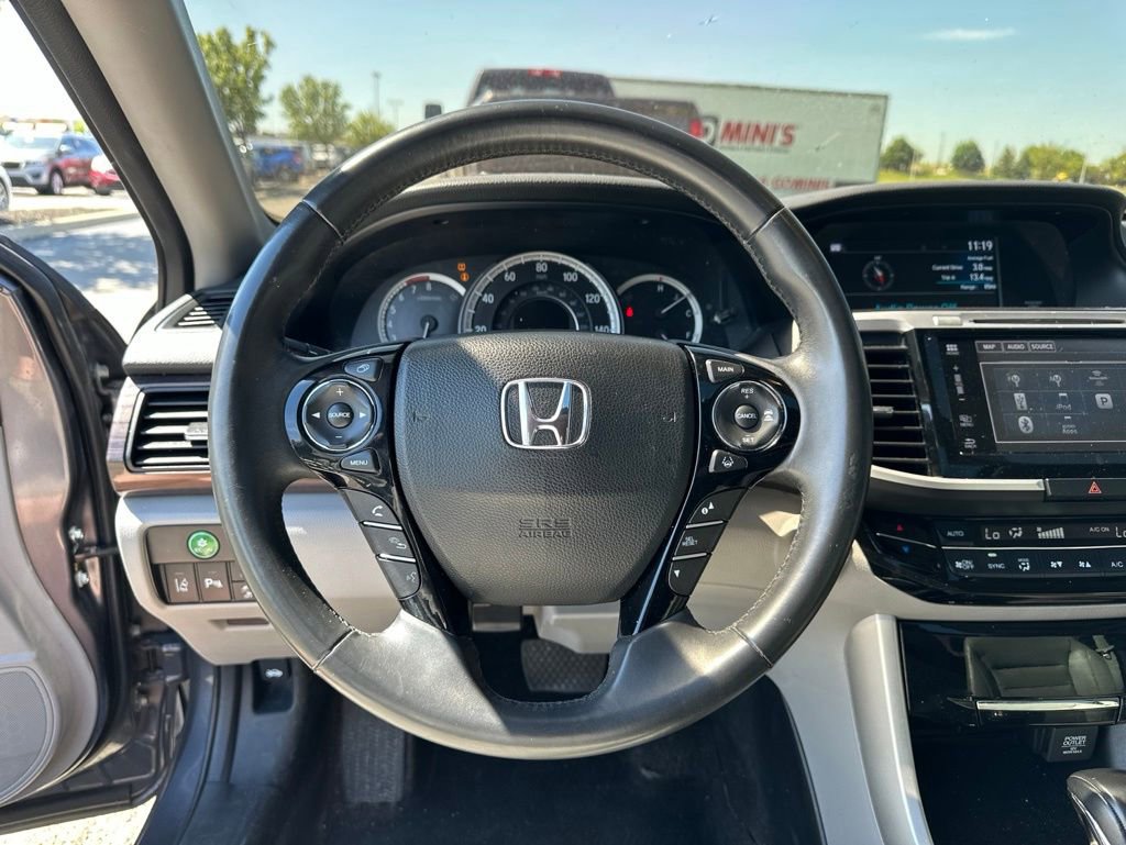 Used 2017 Honda Accord Touring image 19