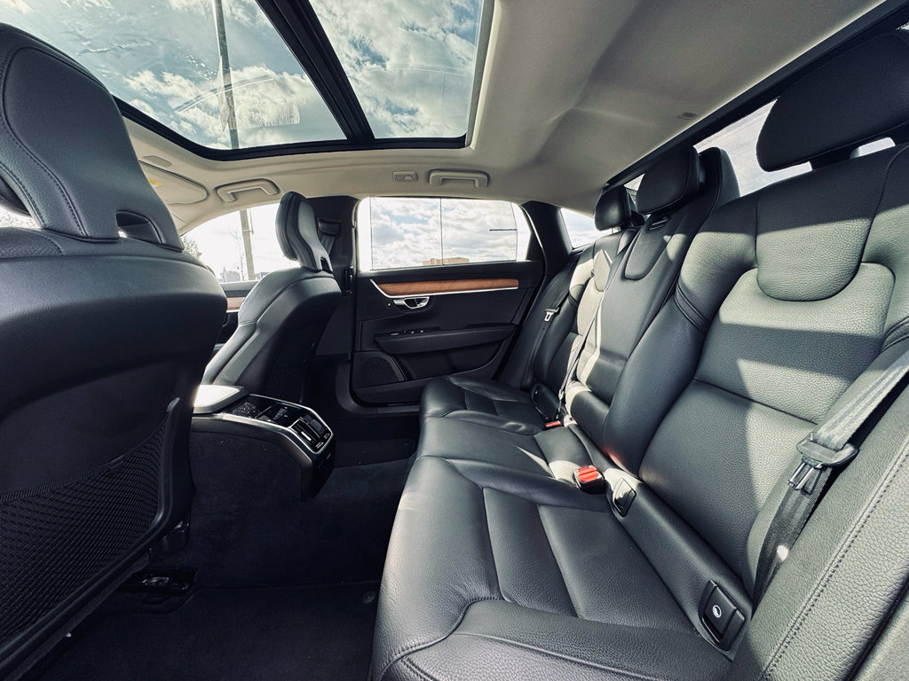 Used 2022 Volvo S90 B6 Momentum image 25