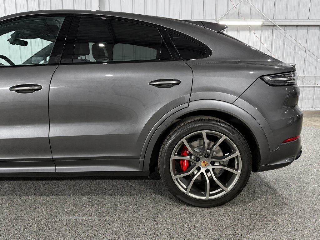 Used 2022 Porsche Cayenne GTS AWD/4WD image 11