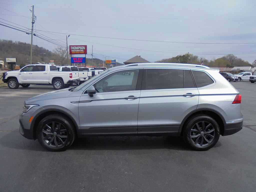 Used 2023 Volkswagen Tiguan SE AWD/4WD image 1